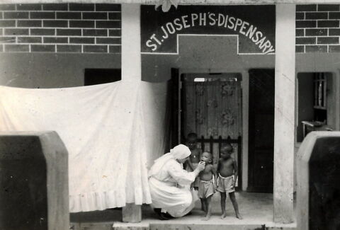 Sr. Colomba al St. Joveph’s Dispensary